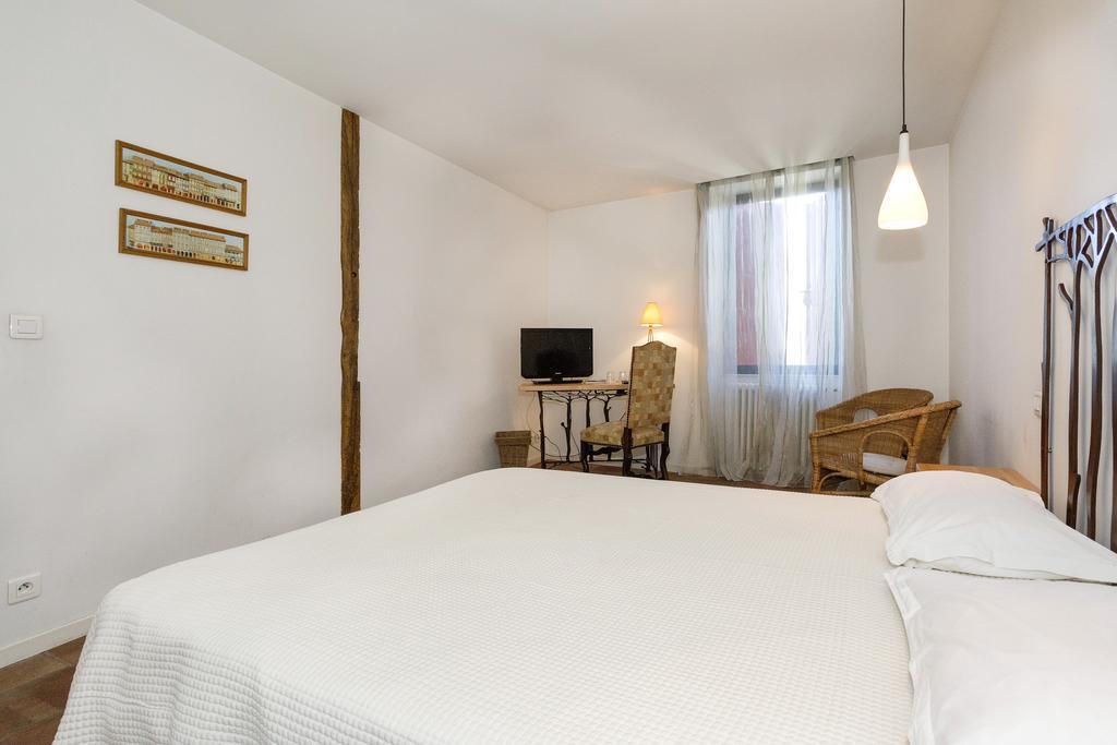 Logis Hotels - Hotel Restaurant Du Midi Ревель Екстер'єр фото