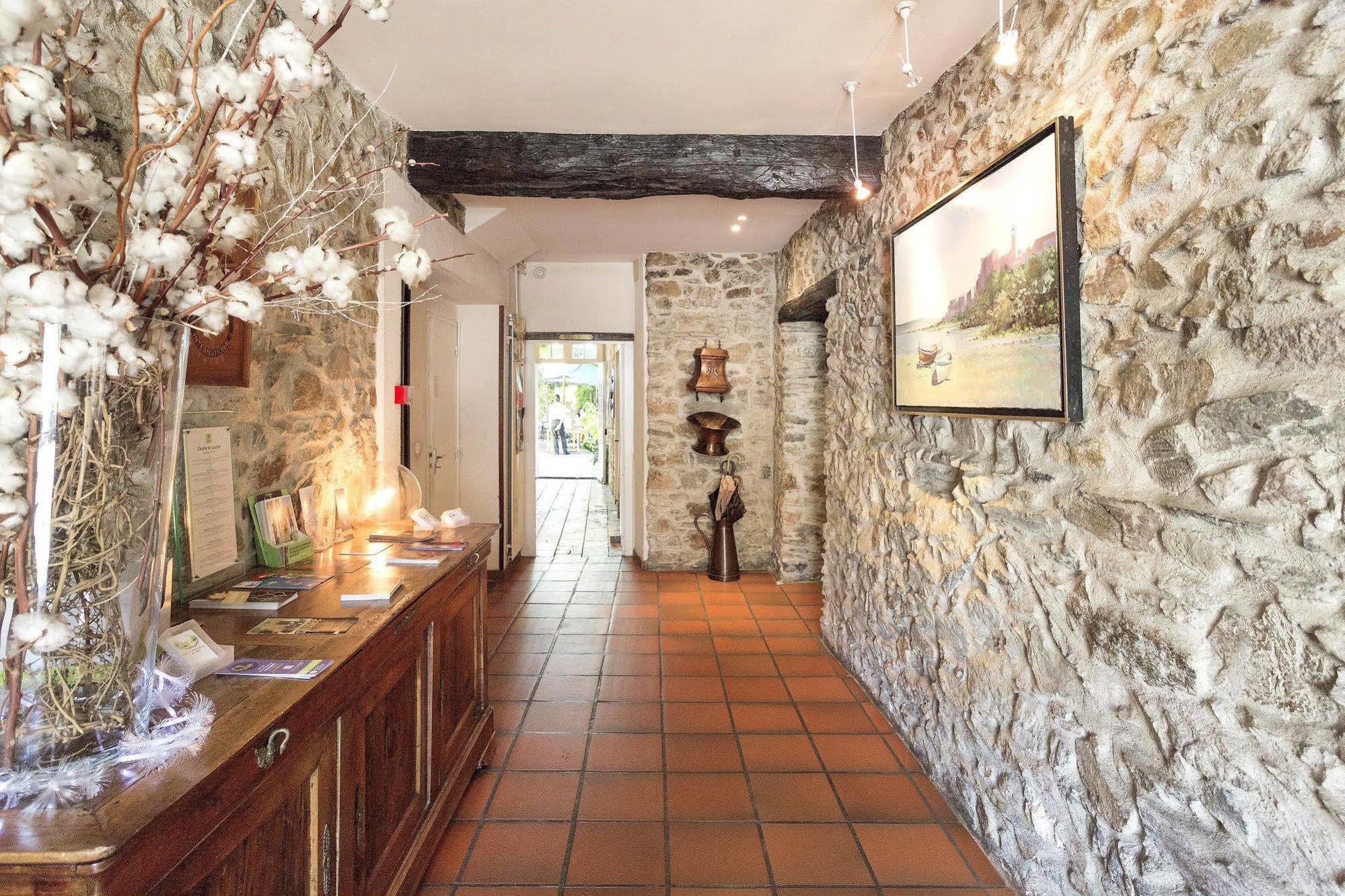 Logis Hotels - Hotel Restaurant Du Midi Ревель Екстер'єр фото